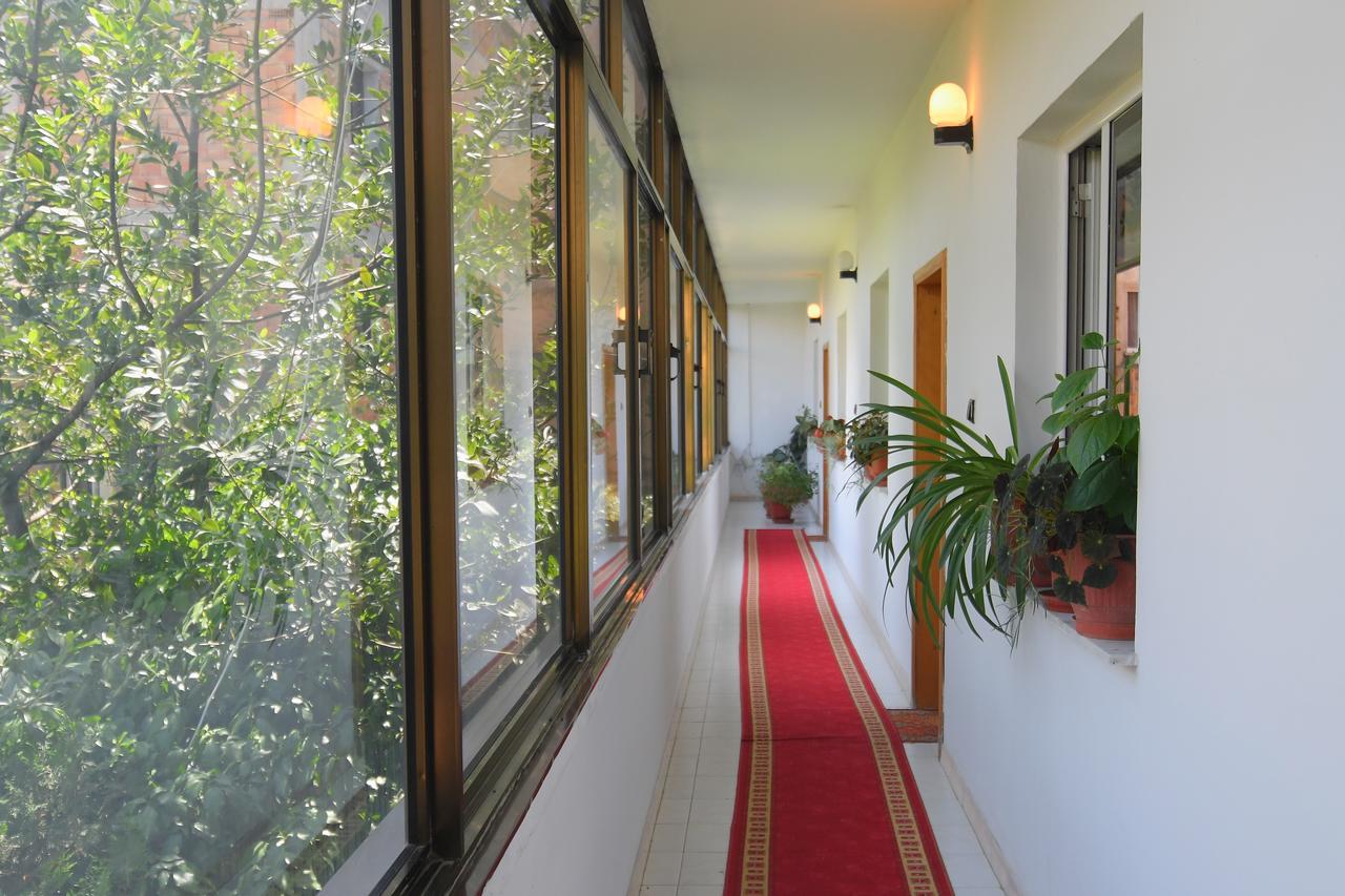 Hotel Haxhiu Tirana Exterior foto